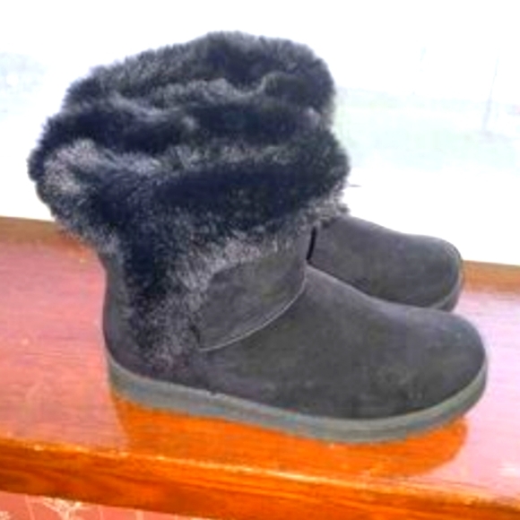 Ladies Warm Fuzzy Winter Boots 9.5 special...2 For $25! - Picture 1 of 4
